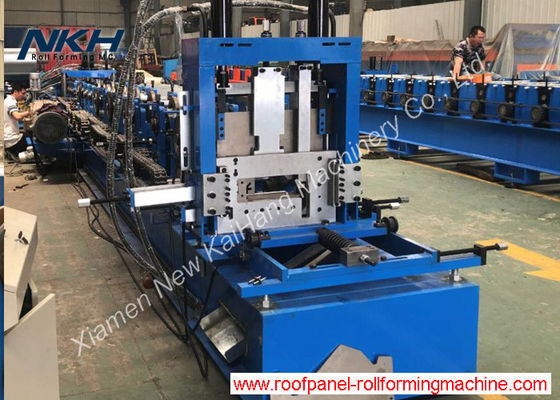 Op maat gemaakte Auto CZ Purlin Roll Forming Machines Pre Engineered Buildings Eén machine voor meerdere producten